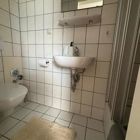 Fuer 3 Personen, Kuehlschrank-bad Meine