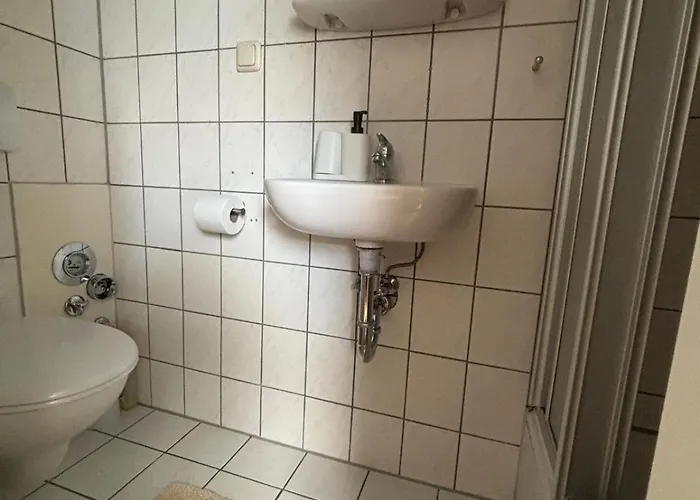 Fuer 3 Personen, Kuehlschrank-bad Meine